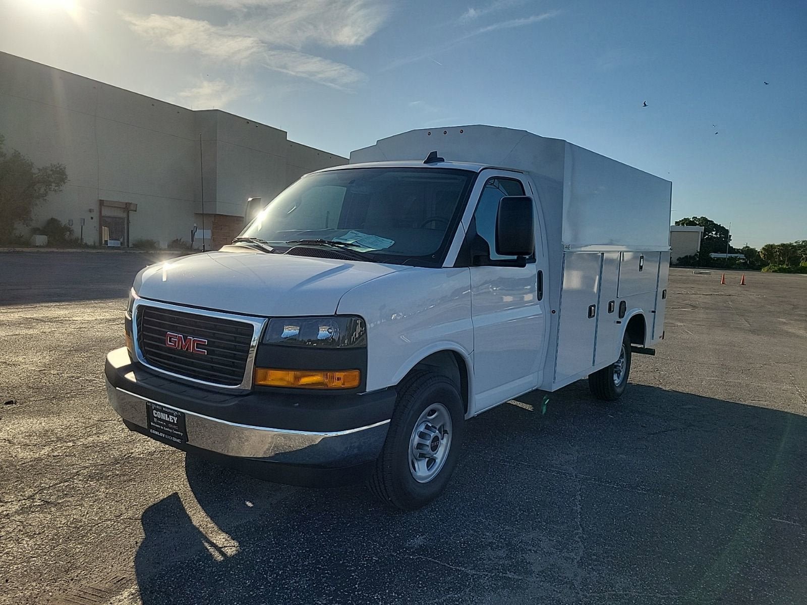 New 2025 GMC Savana 3500 w/ Power Convenience Package RWD video 2