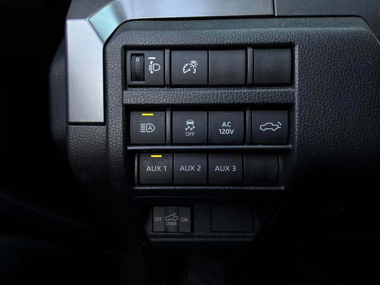 Used 2024 Toyota Tacoma TRD Off-Road w/ TRD Off Road Premium Package AWD/4WD image 27