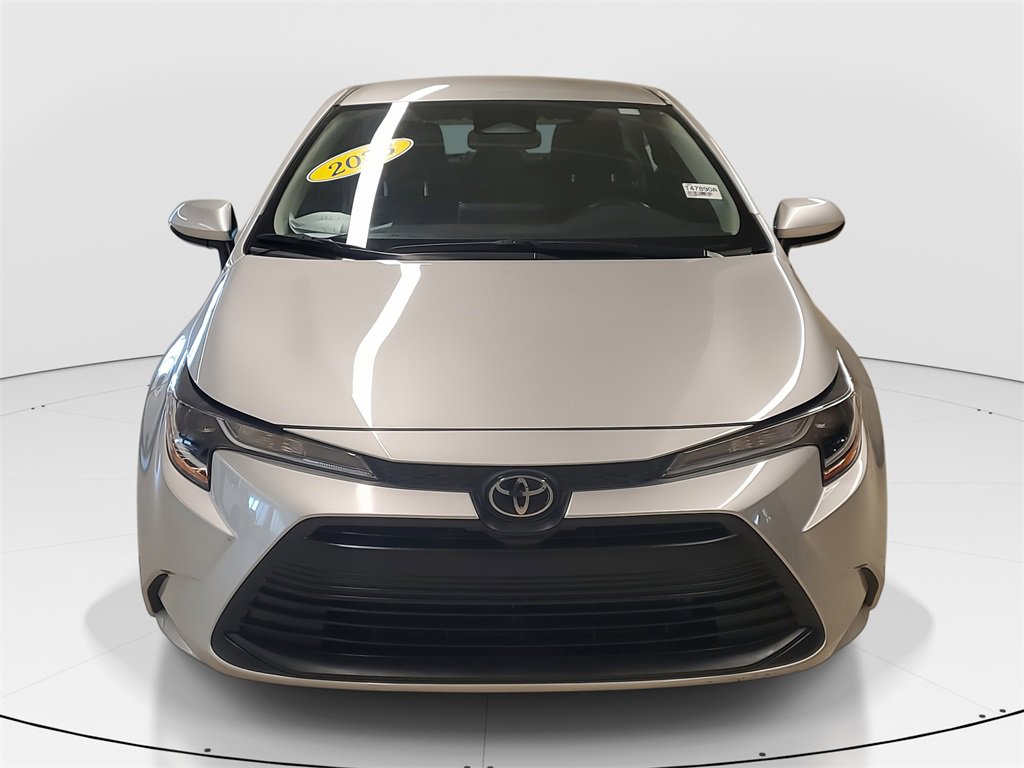 Used 2023 Toyota Corolla LE image 3