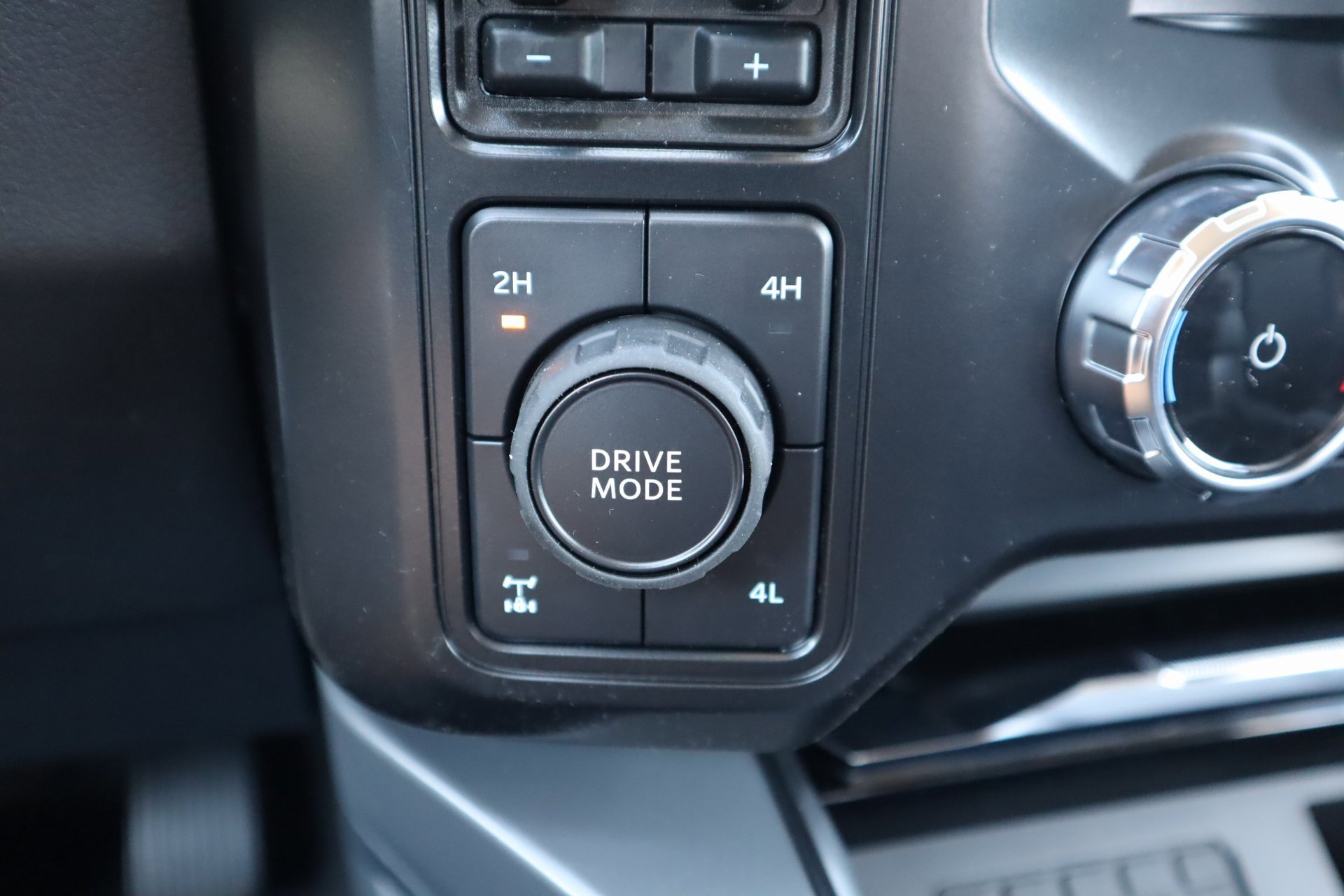 New 2026 Ford F350 Lariat w/ Black Appearance Package image 9