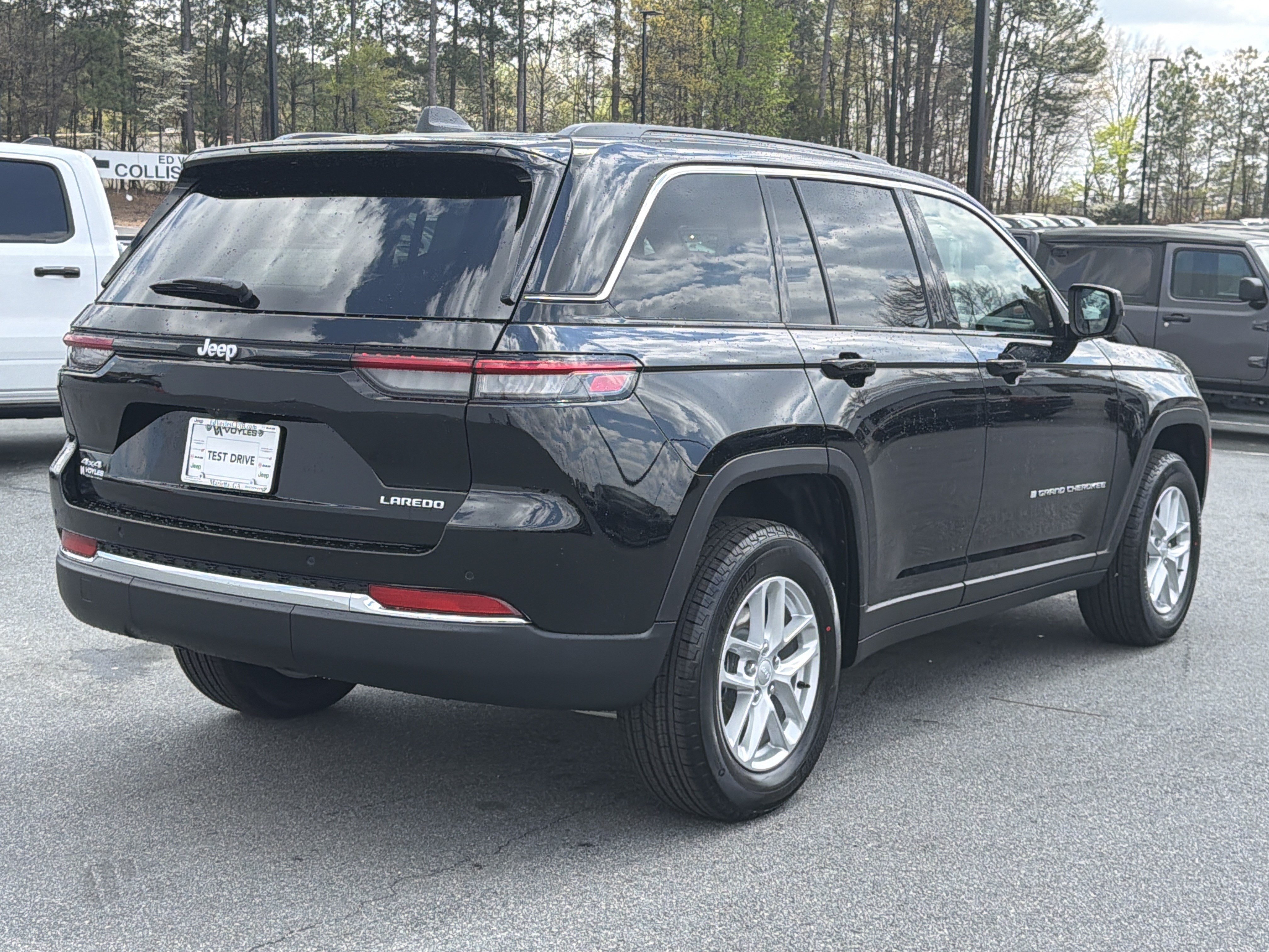 New 2026 Jeep Grand Cherokee Laredo w/ Trailer Tow Package image 8