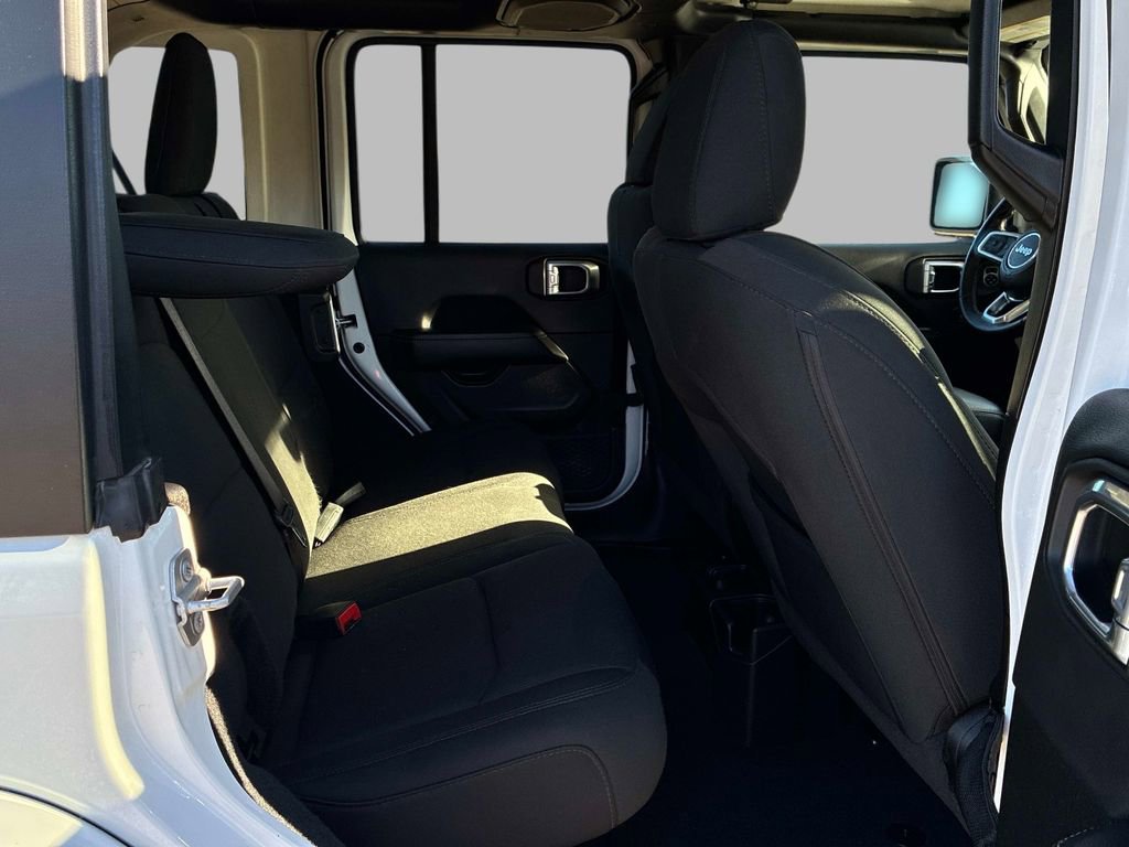 Used 2022 Jeep Wrangler Unlimited Sahara image 10