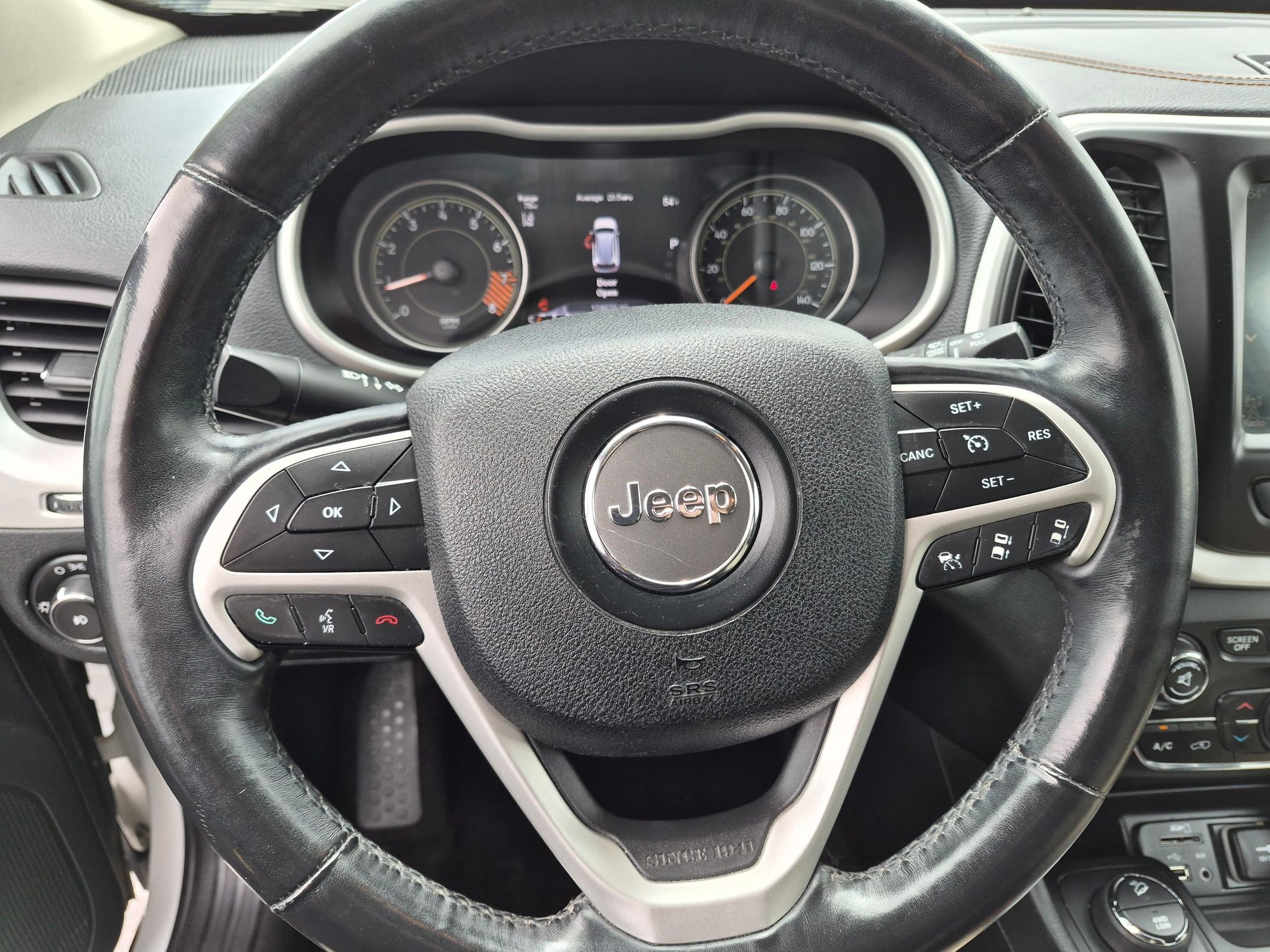 Used 2015 Jeep Cherokee Limited w/ Luxury Group AWD/4WD image 18