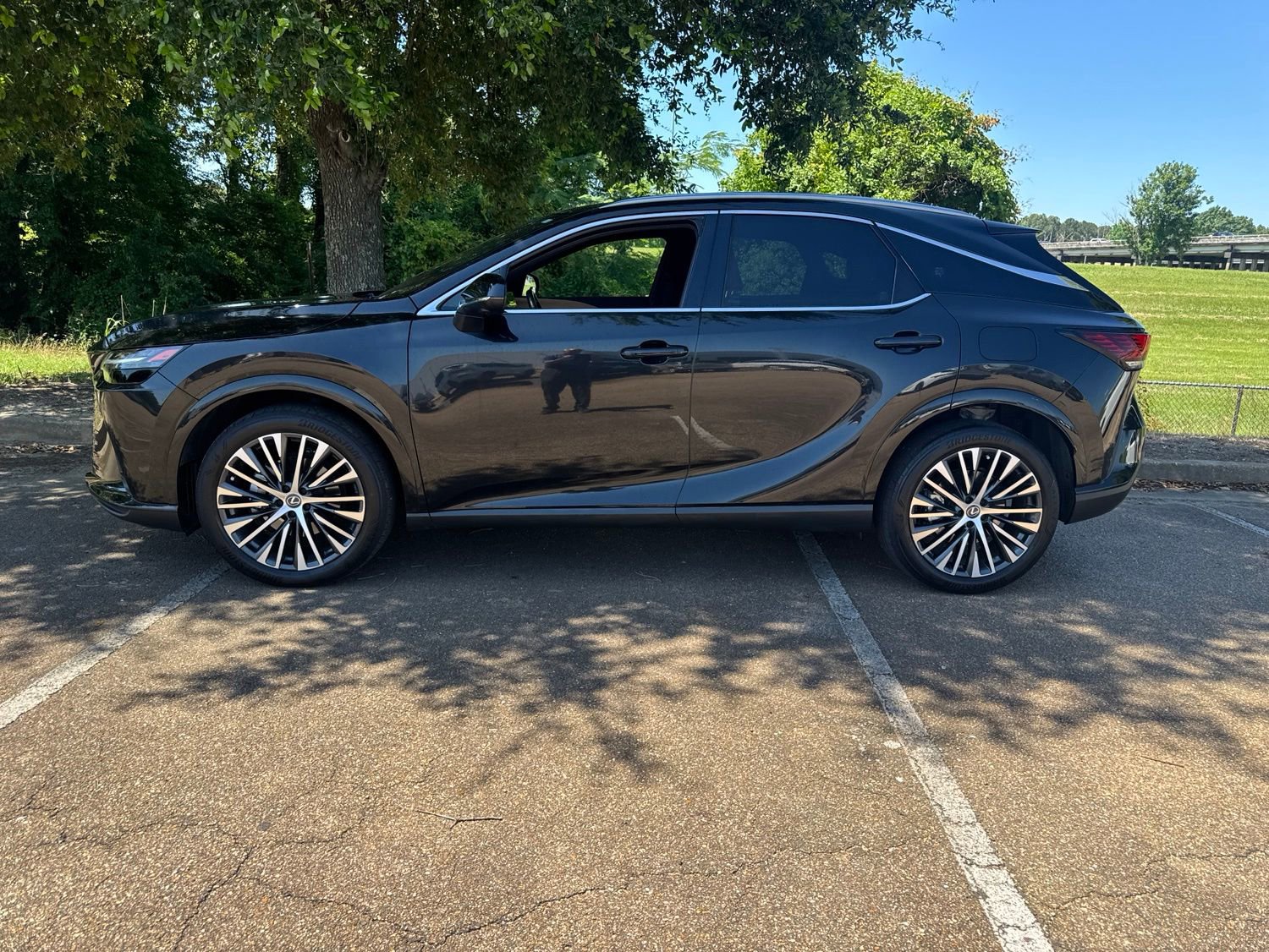 Used 2024 Lexus RX 350 Premium w/ Cold Area Package FWD image 4