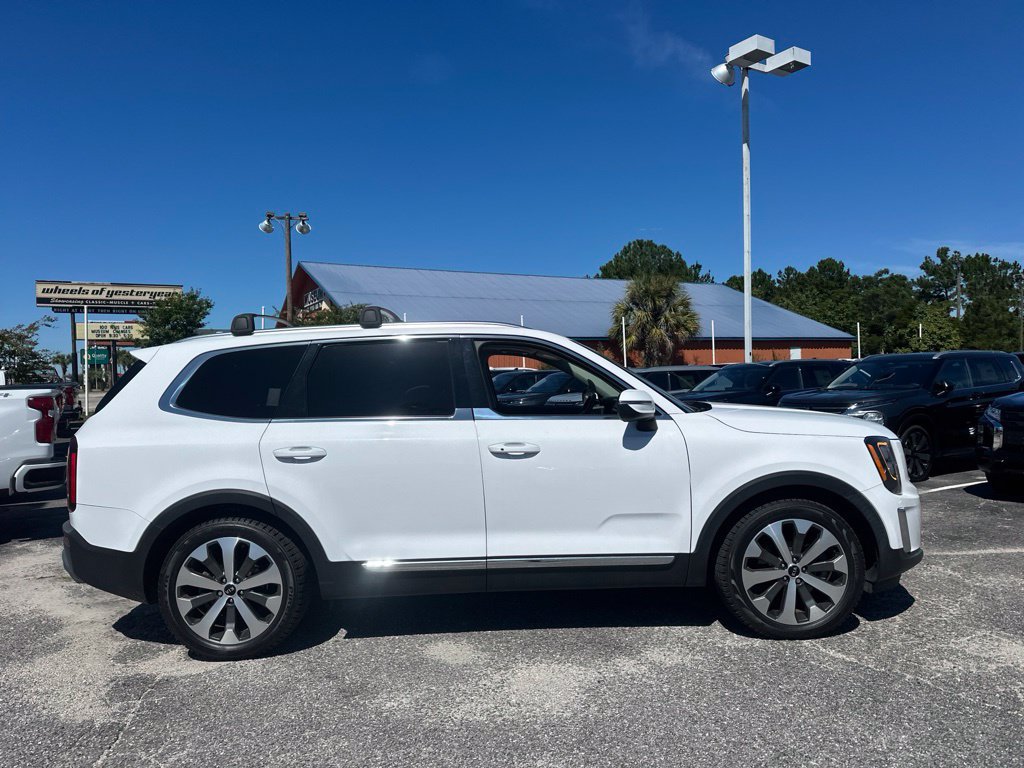Used 2021 Kia Telluride EX w/ EX Premium Package FWD image 2