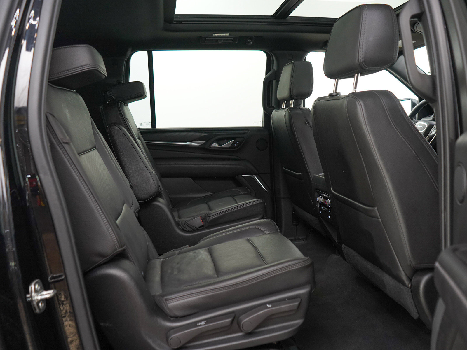 Used 2021 GMC Yukon XL Denali AWD/4WD image 14