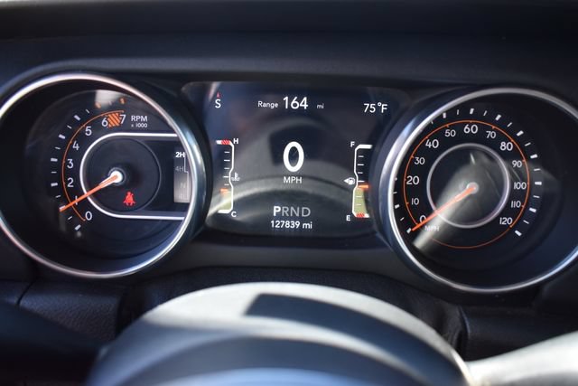Used 2018 Jeep Wrangler Unlimited Sahara AWD/4WD image 31