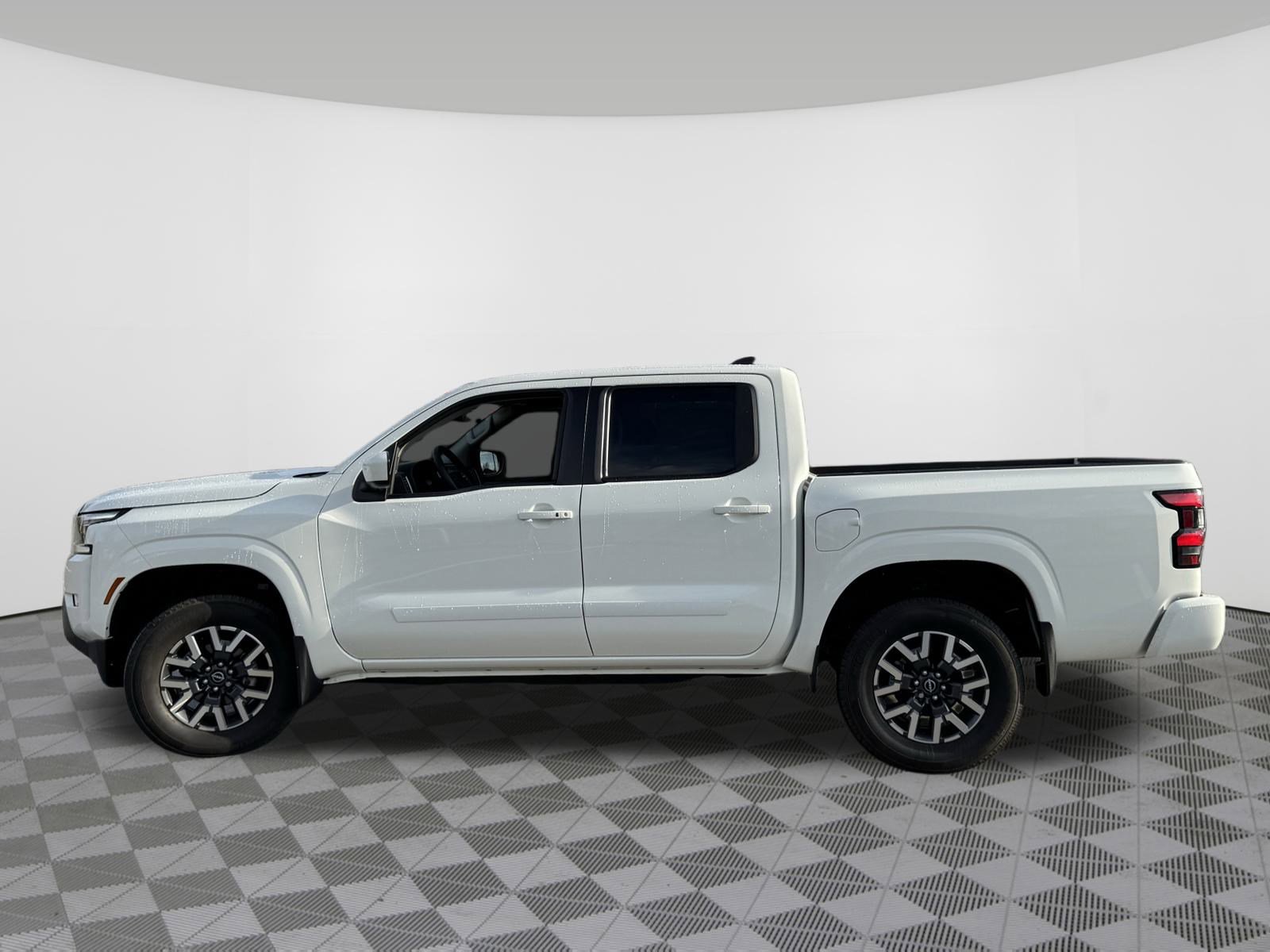 Used 2024 Nissan Frontier SL w/ Technology Package image 16