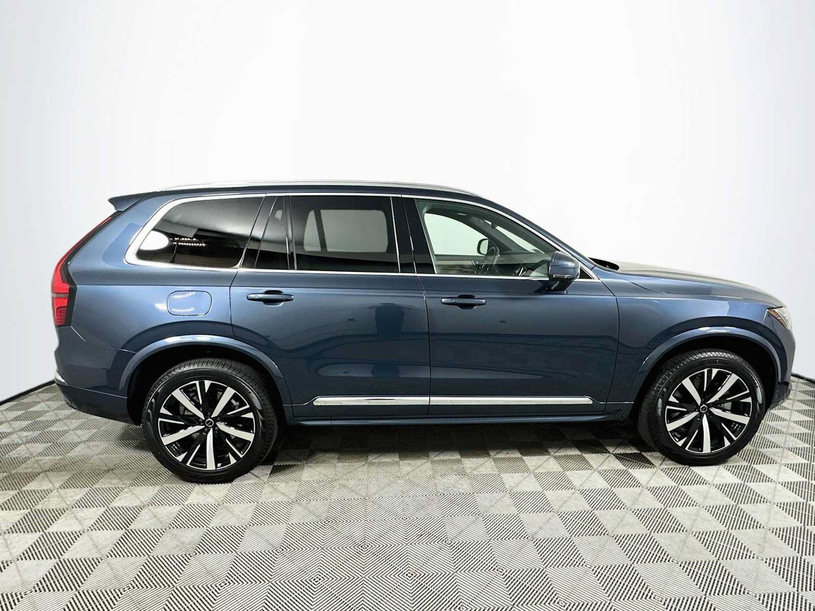 Used 2026 Volvo XC90 B5 Core AWD/4WD image 8