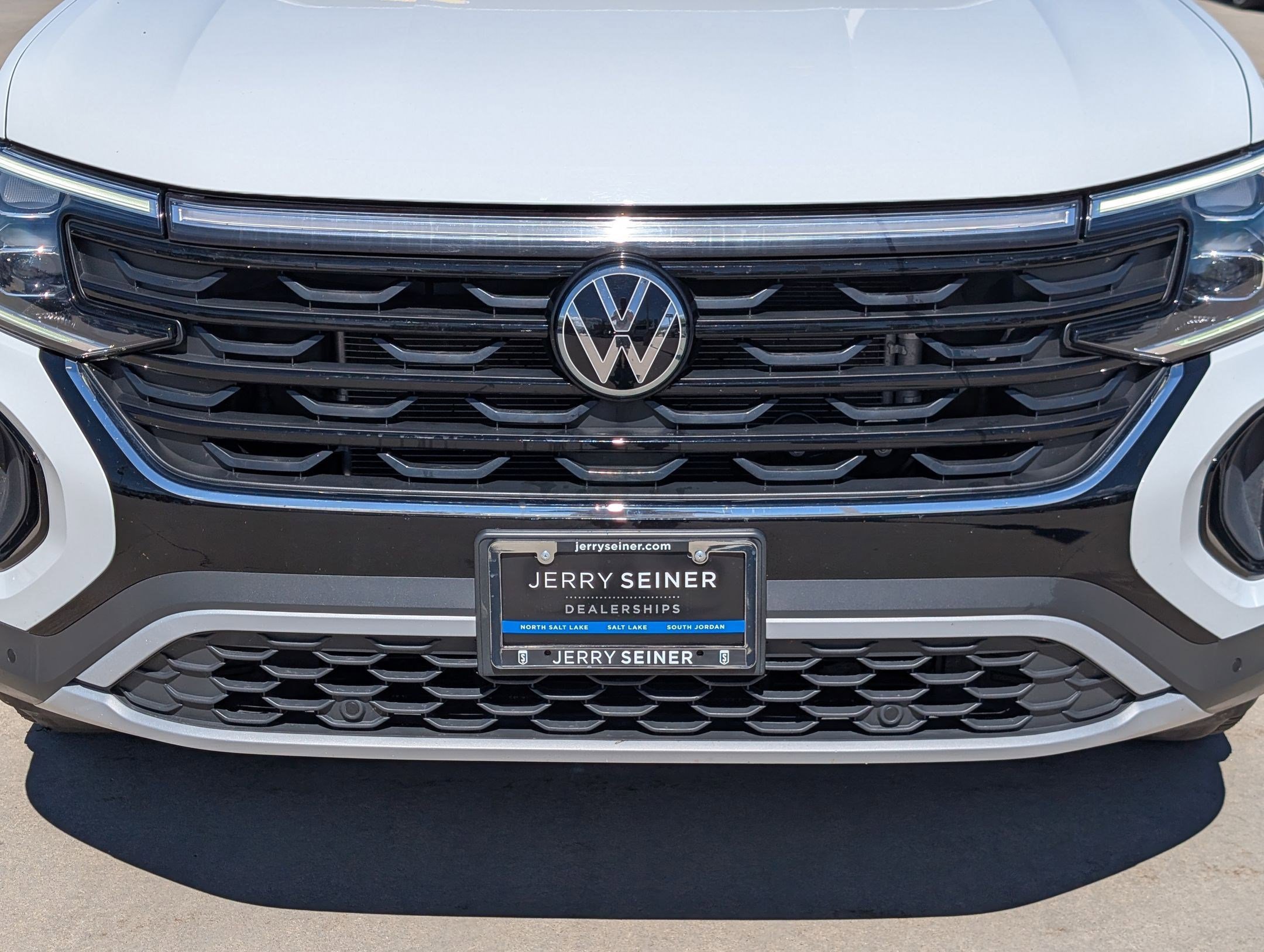 Used 2024 Volkswagen Atlas Cross Sport SE image 10