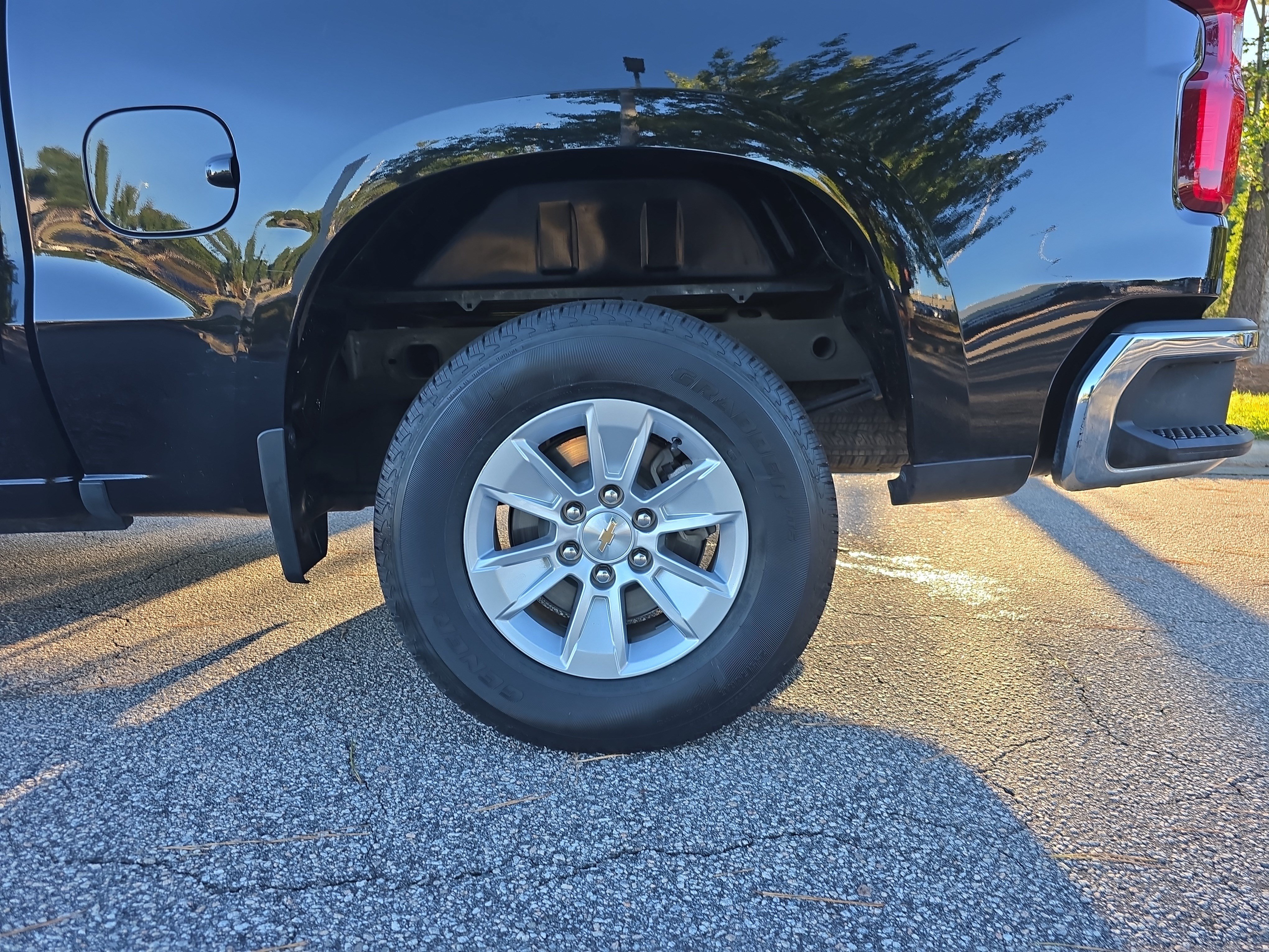 Used 2025 Chevrolet Silverado 1500 LT RWD image 30