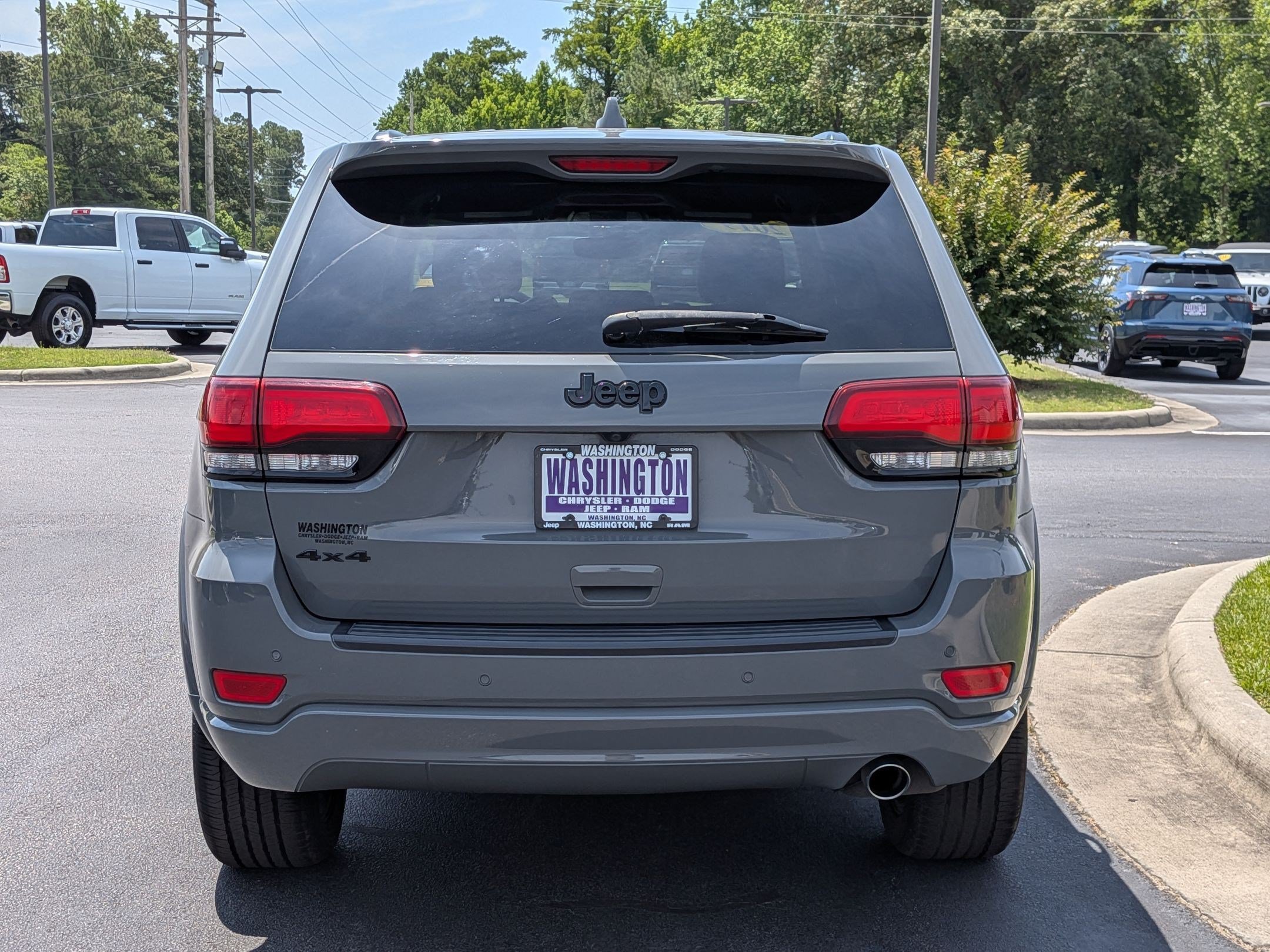 Used 2019 Jeep Grand Cherokee Altitude AWD/4WD image 6
