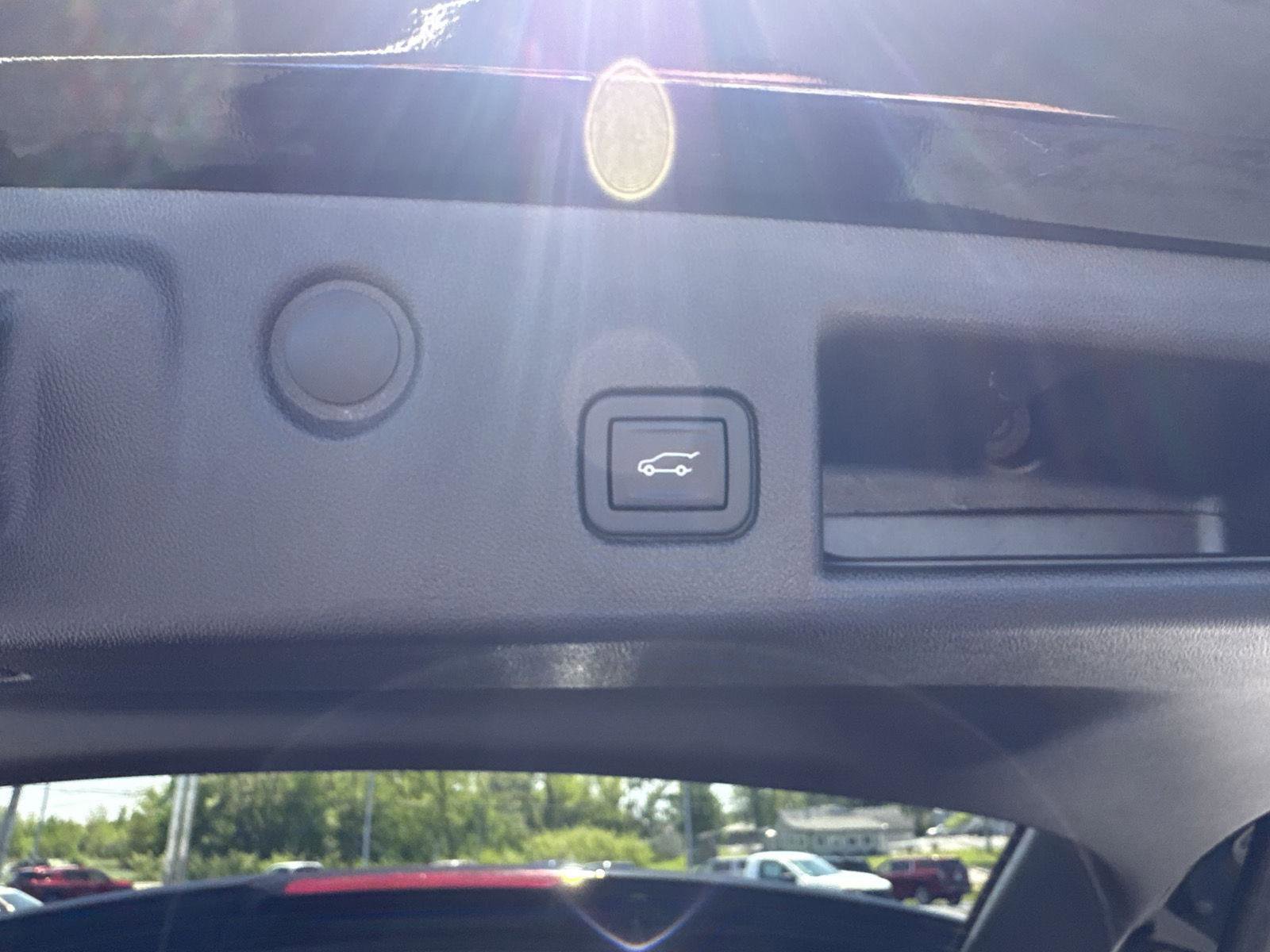 Used 2024 Chevrolet Equinox LT w/ LPO, Floor Liner Package FWD image 15