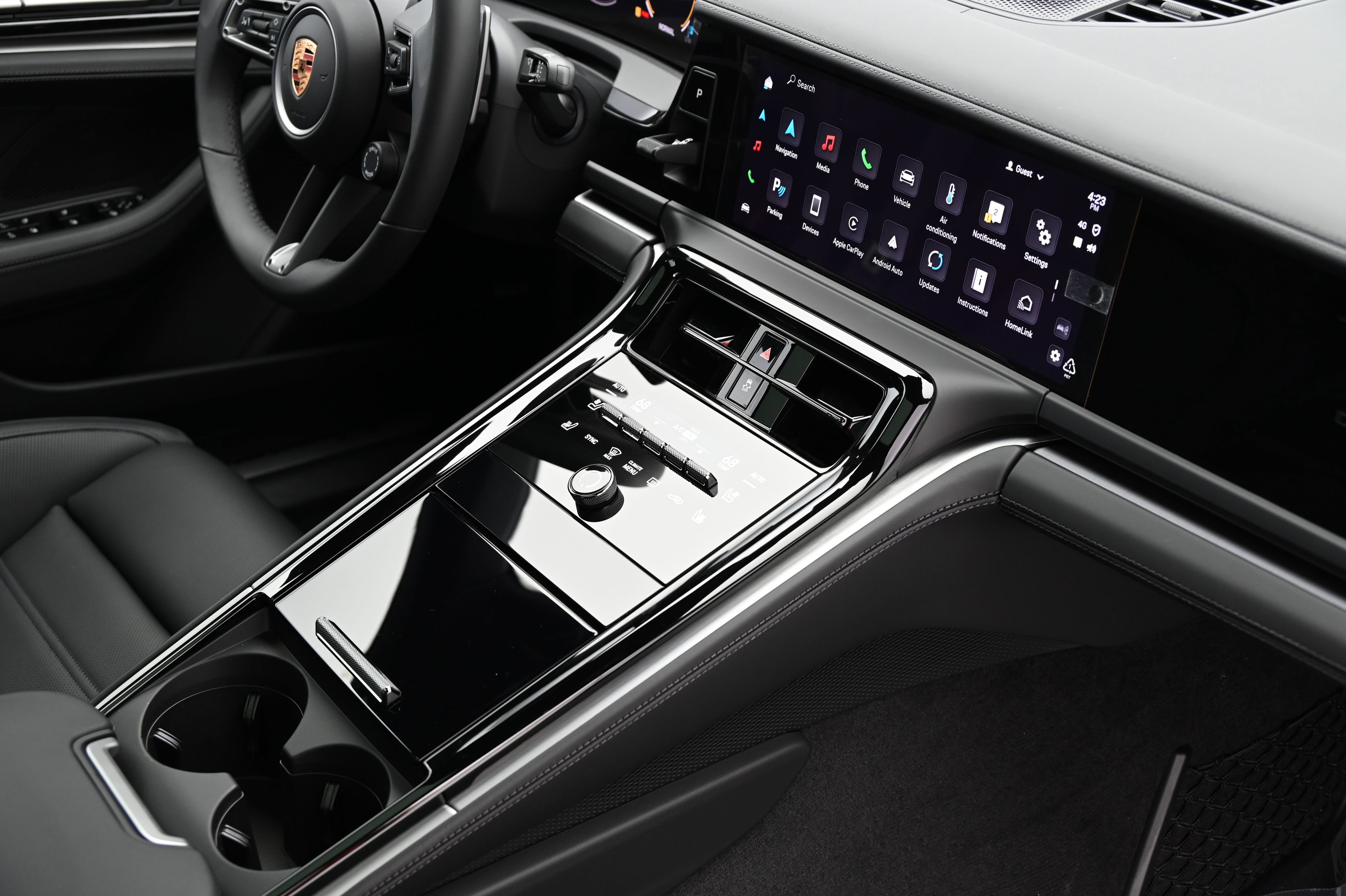 Used 2024 Porsche Panamera 4 image 31