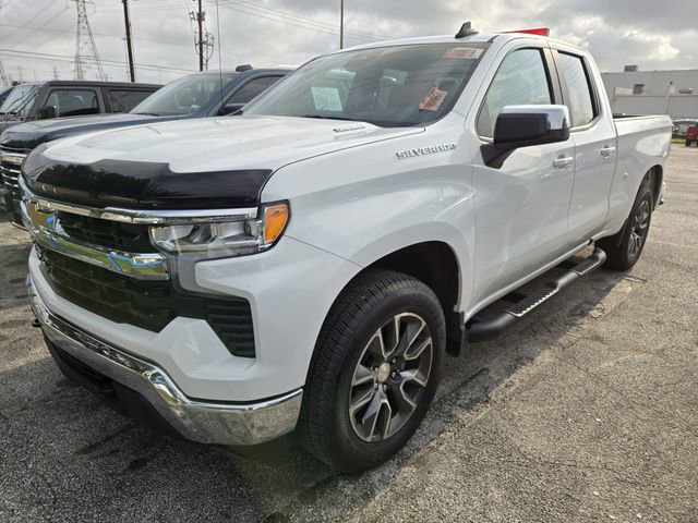 Used 2025 Chevrolet Silverado 1500 LT AWD/4WD image 3