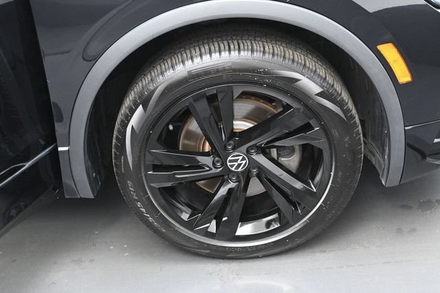 Used 2023 Volkswagen Tiguan SE R-Line FWD image 38