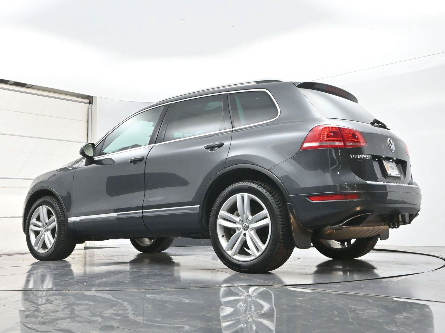 Used 2014 Volkswagen Touareg Executive AWD/4WD image 31