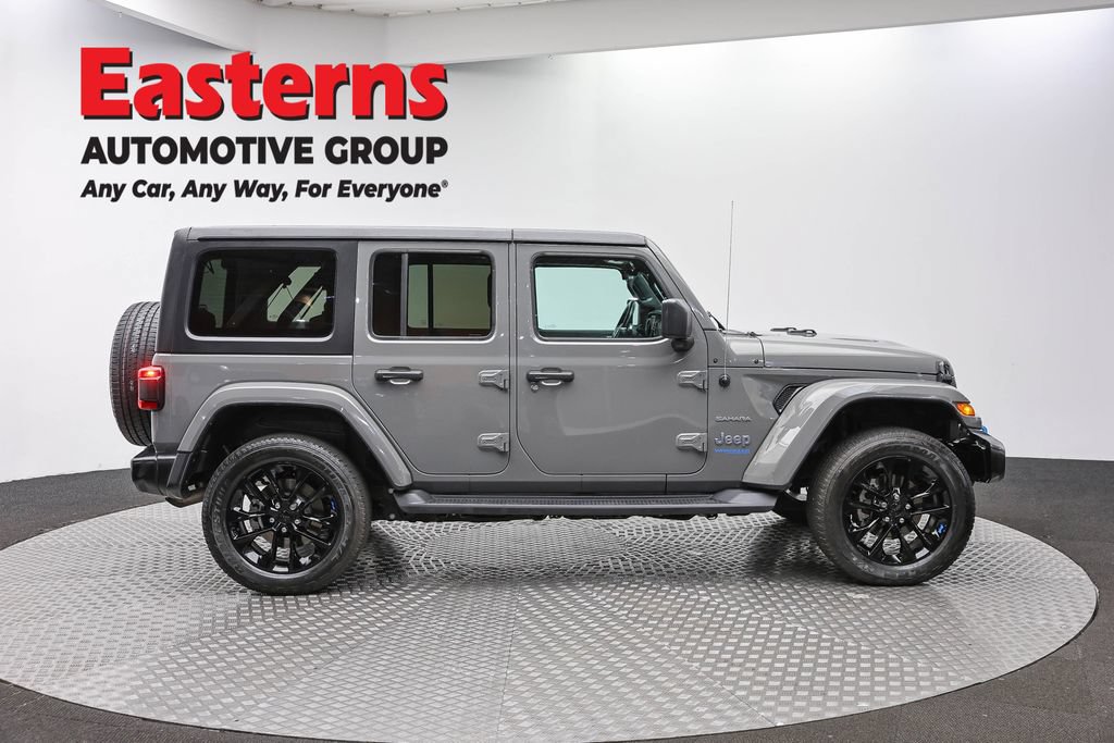 Used 2022 Jeep Wrangler Unlimited Sahara w/ Cold Weather Group AWD/4WD image 4