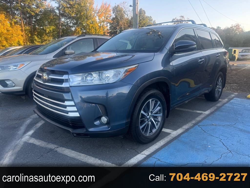 Used 2018 Toyota Highlander SE image 1