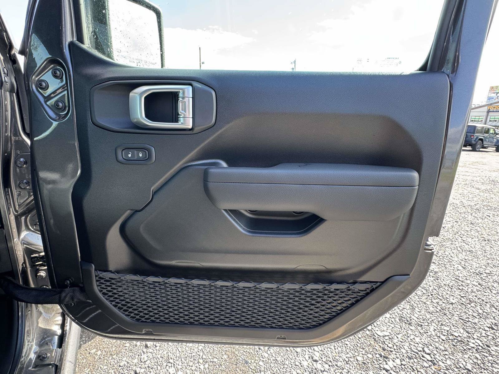 New 2026 Jeep Gladiator Rubicon w/ Steel Power Dome Hood Package AWD/4WD image 16
