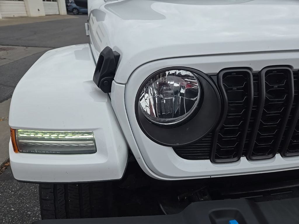 Used 2024 Jeep Wrangler Unlimited AWD/4WD image 30