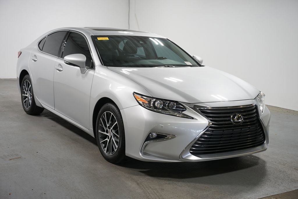 Used 2018 Lexus ES 350 w/ Luxury Package w/Wood Trim FWD image 3