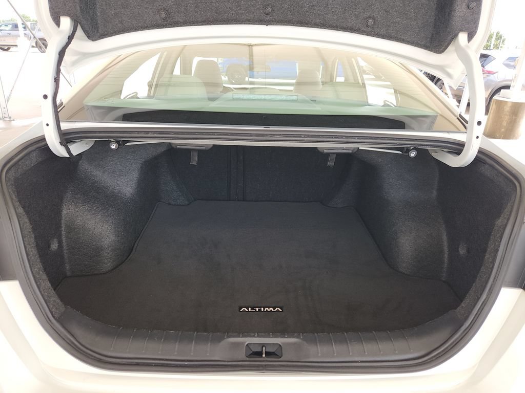 Used 2025 Nissan Altima 2.5 SV FWD image 14