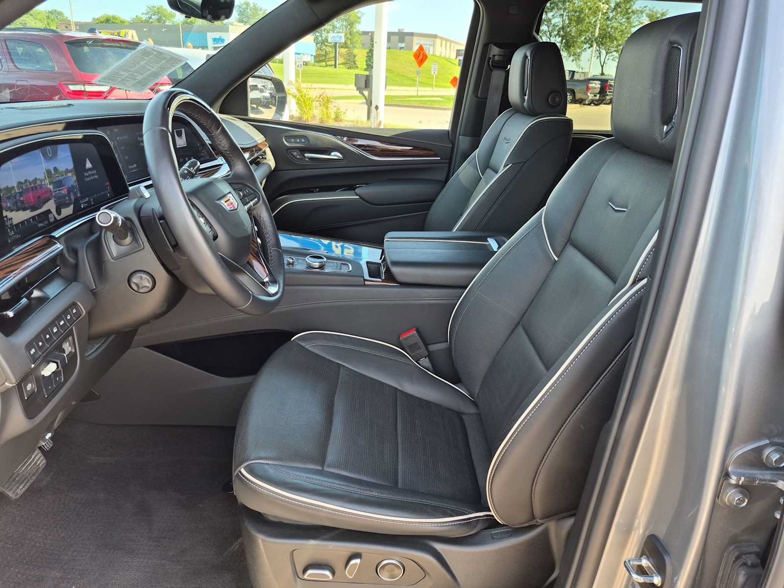 Used 2024 Cadillac Escalade Premium Luxury w/ Performance Package AWD/4WD image 16