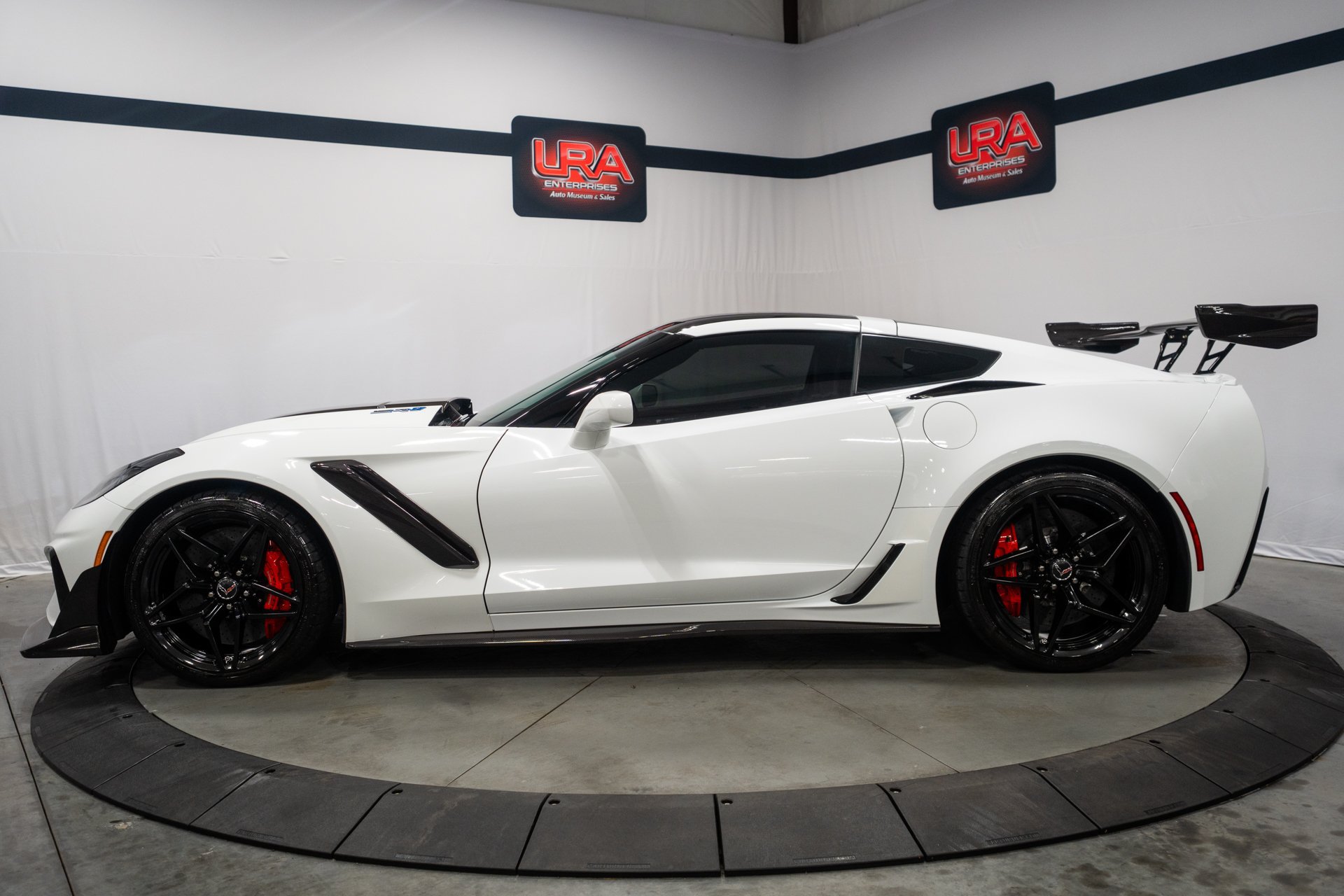 Used 2019 Chevrolet Corvette ZR1 RWD image 9