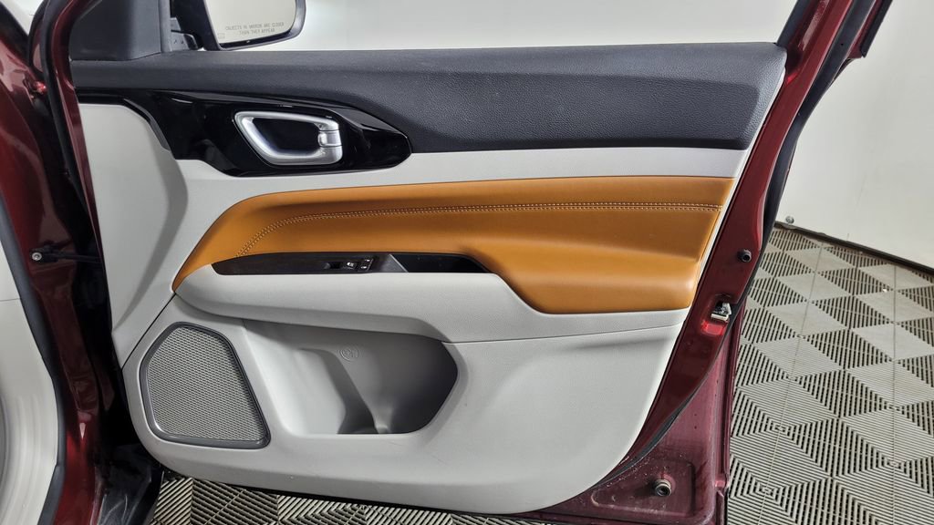 Used 2022 Jeep Compass Limited image 33