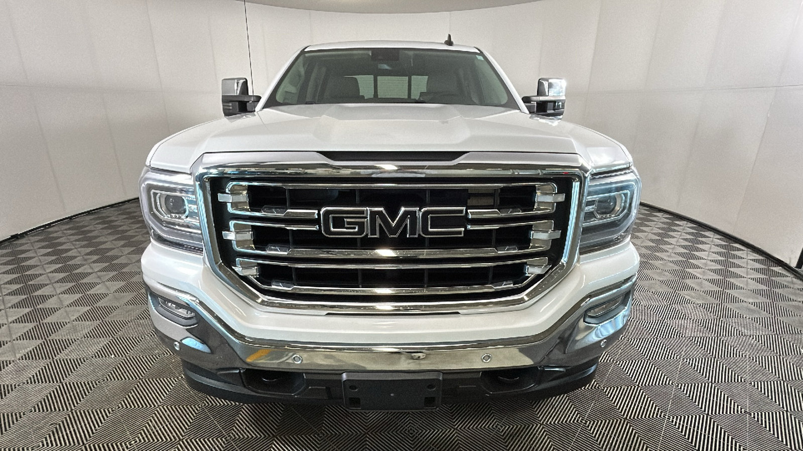 Used 2018 GMC Sierra 1500 SLT AWD/4WD image 9