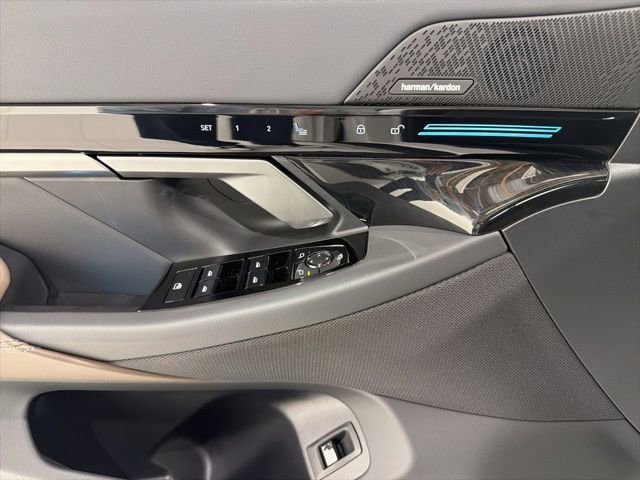 Used 2026 BMW 530i xDrive w/ Premium Package AWD/4WD image 11