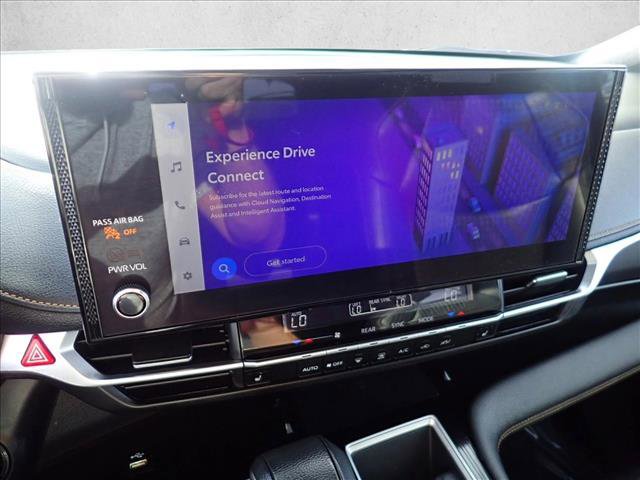 Used 2025 Toyota Sienna XLE Woodland Edition image 22