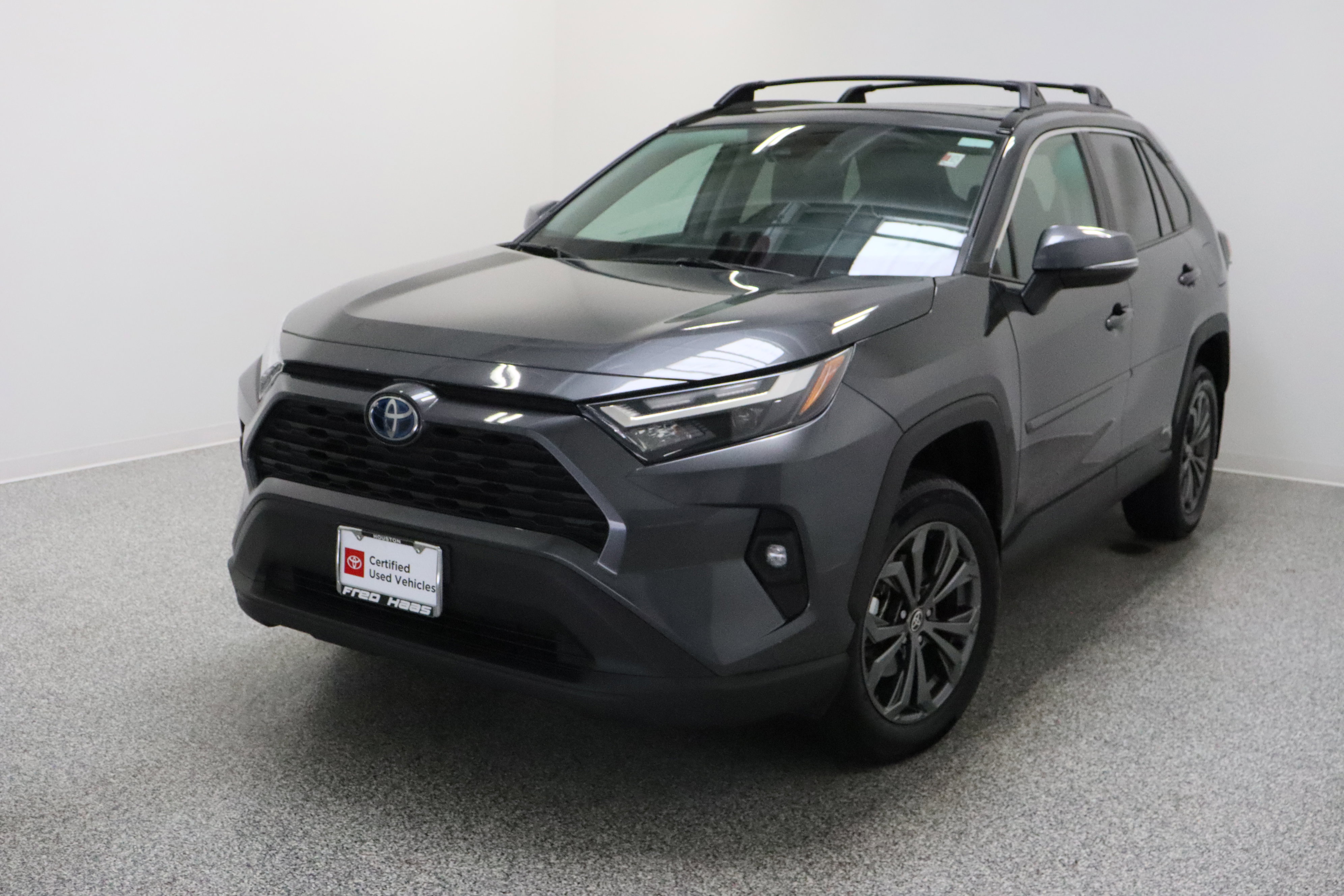 Used 2023 Toyota RAV4 XLE Premium AWD/4WD image 2