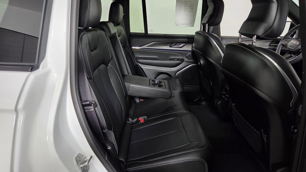Used 2023 Jeep Grand Cherokee Overland w/ Luxury Tech Group IV AWD/4WD image 35