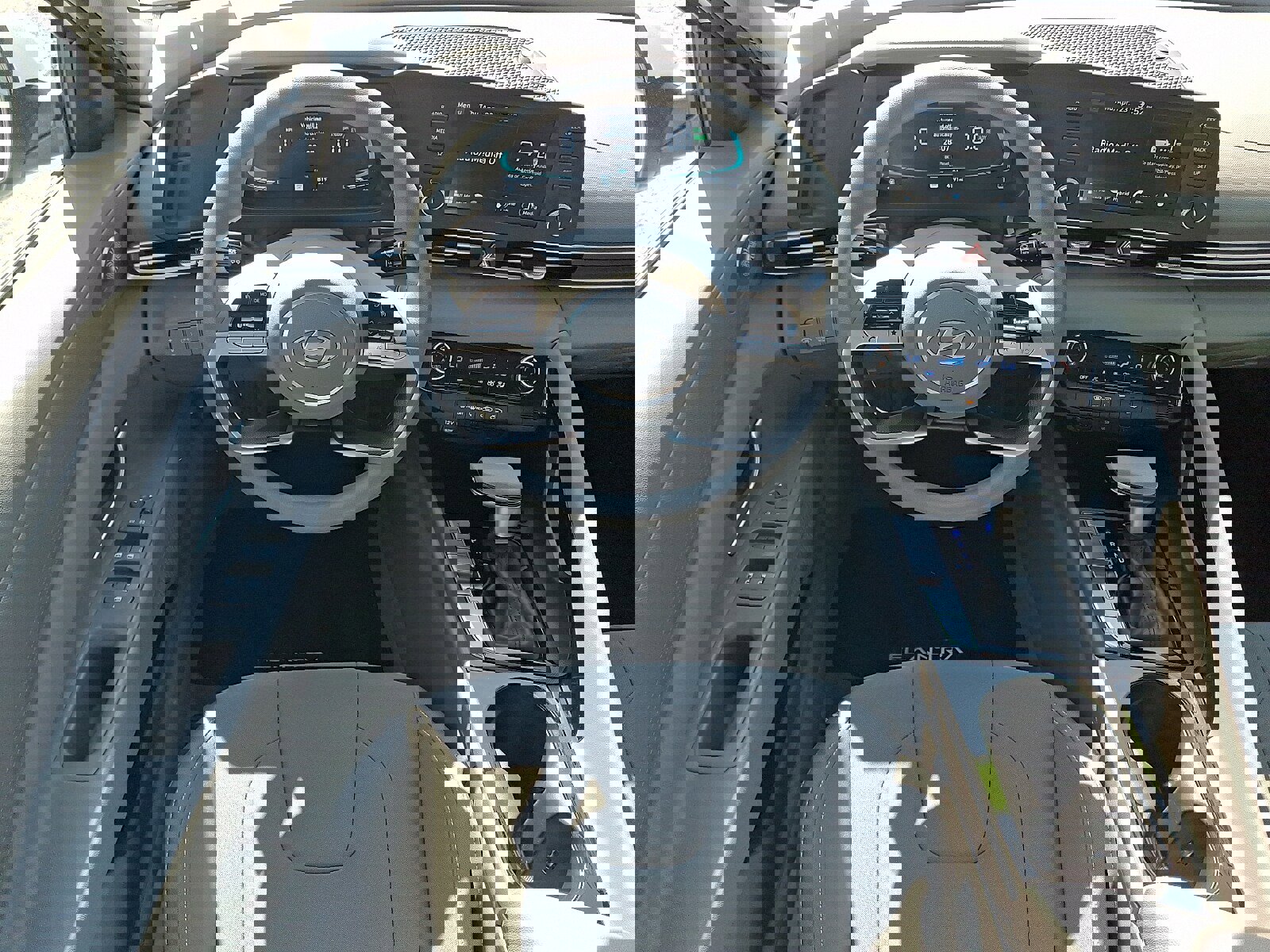 Certified 2025 Hyundai Elantra Hybrid w/ Cargo Package FWD image 12