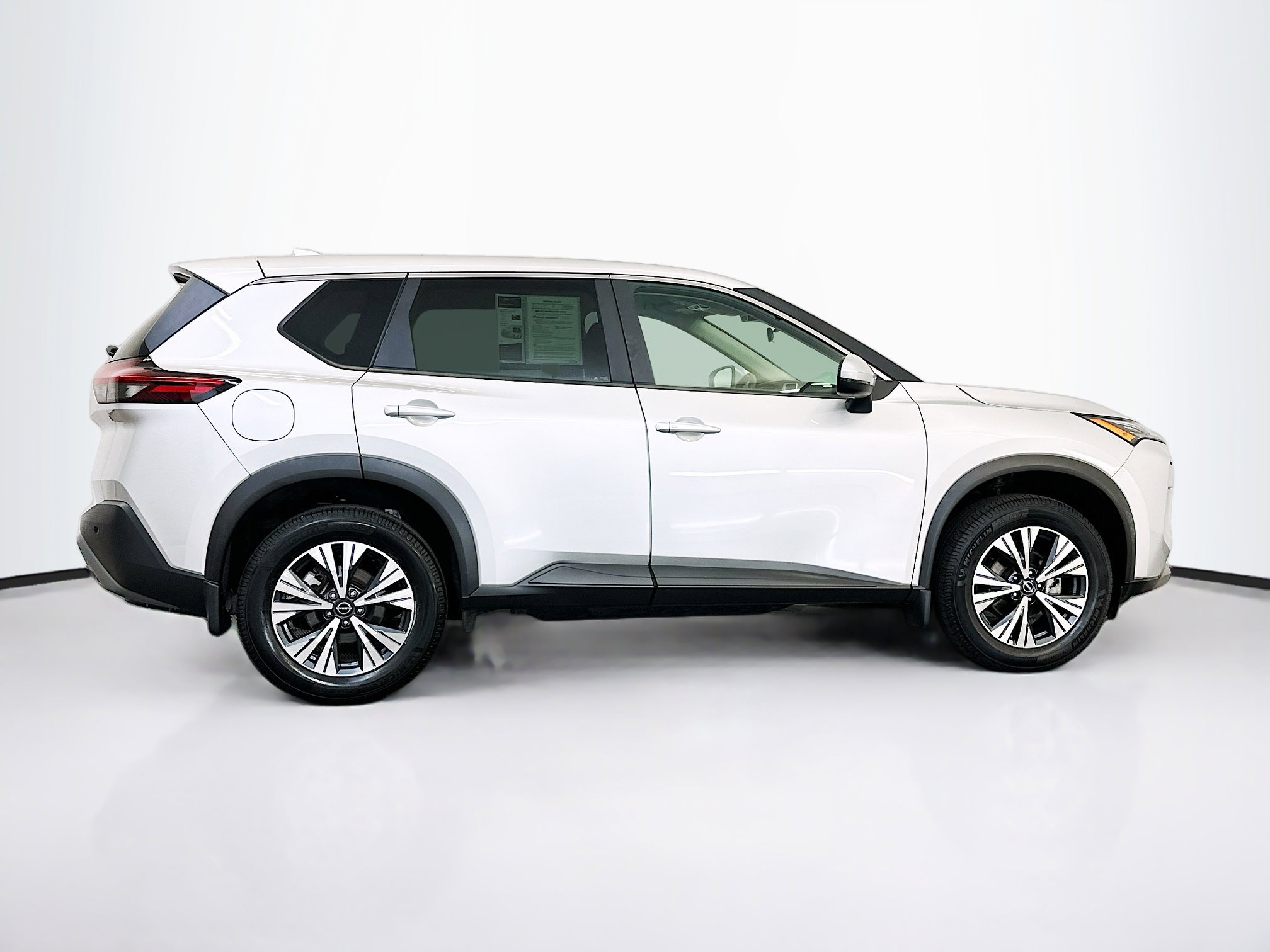 Used 2023 Nissan Rogue SV image 10