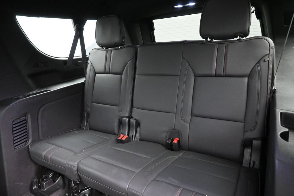 Used 2024 Chevrolet Suburban RST w/ Luxury Package RWD image 16