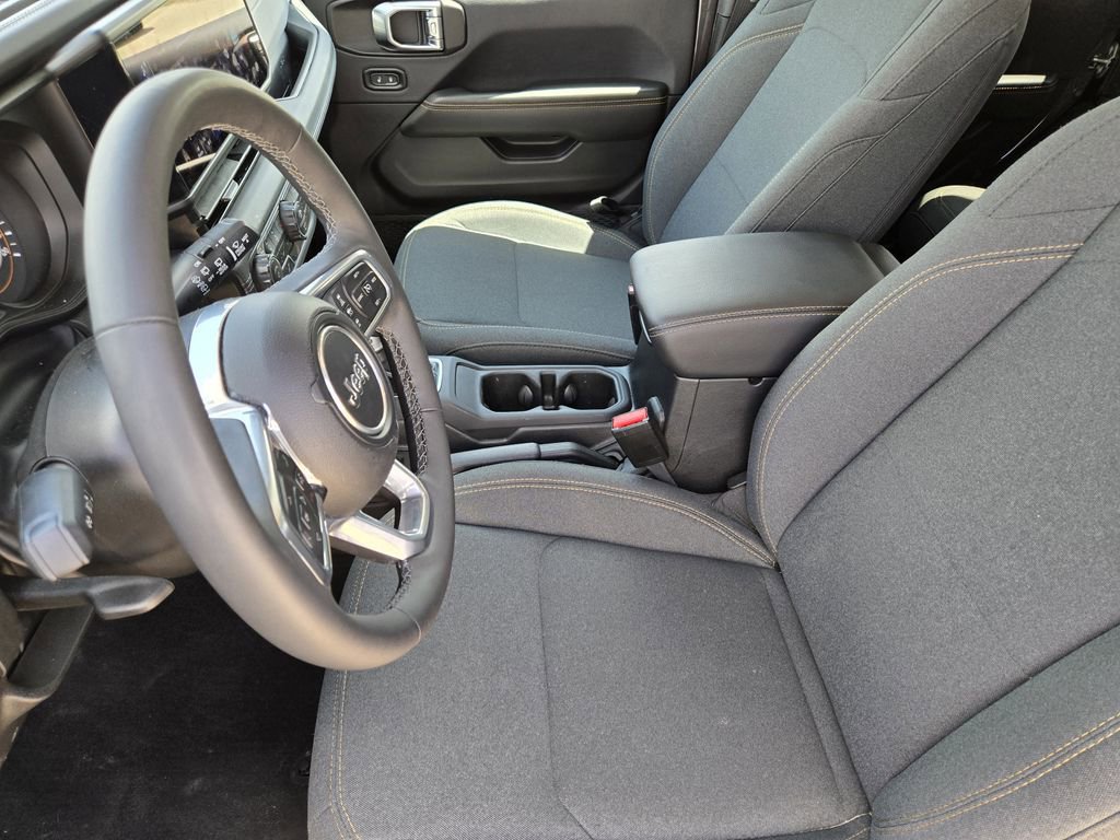 Used 2025 Jeep Wrangler Unlimited Sahara AWD/4WD image 18