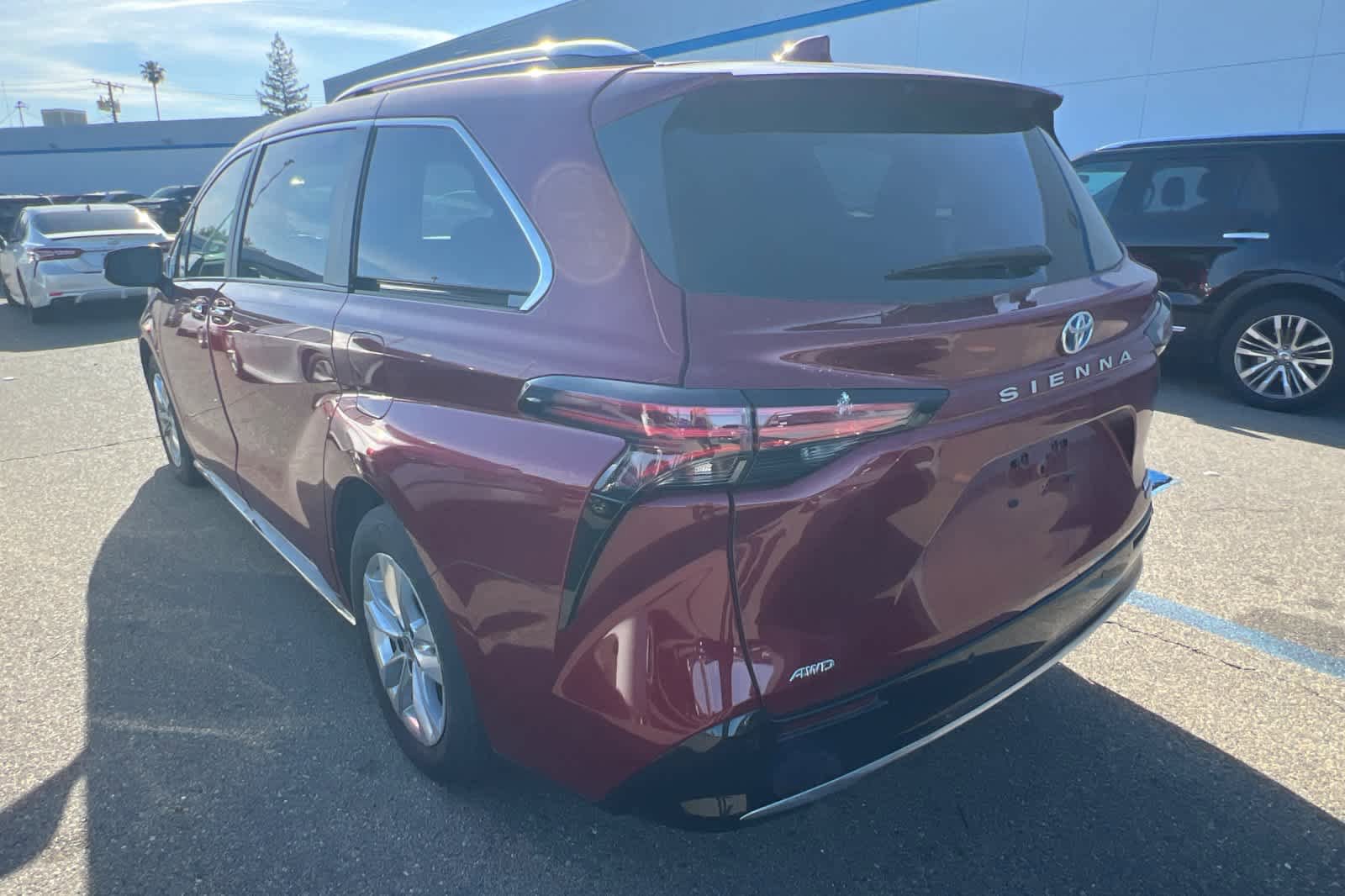 Used 2024 Toyota Sienna Limited AWD/4WD image 6