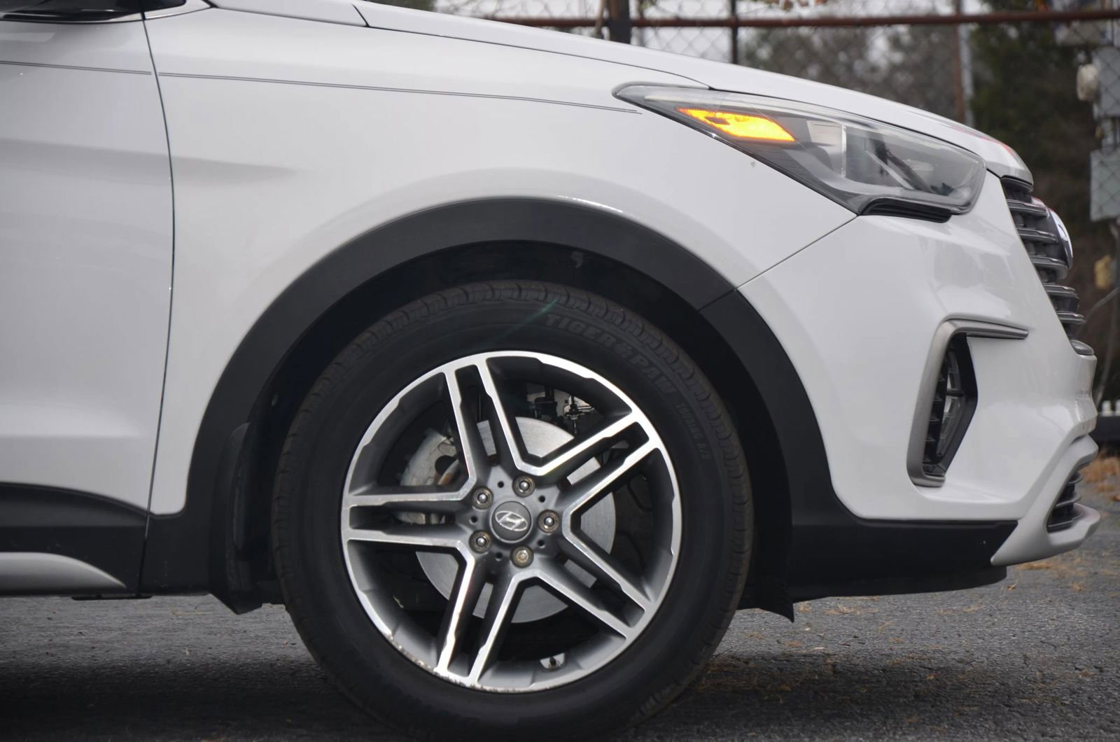 Used 2017 Hyundai Santa Fe Limited image 5