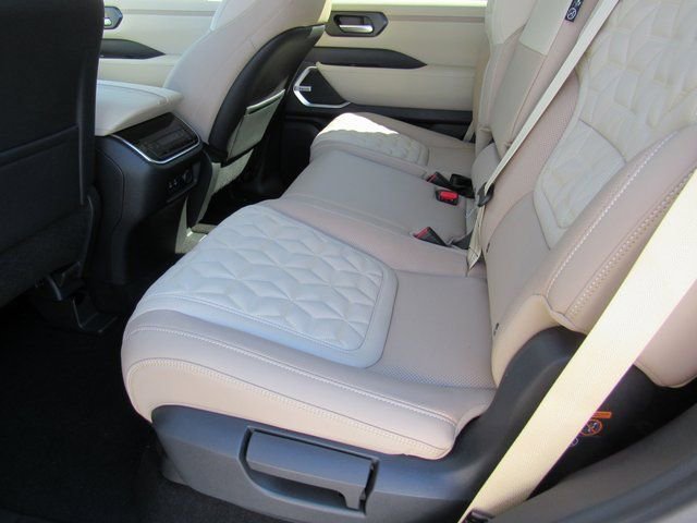 New 2026 Nissan Armada Platinum image 12