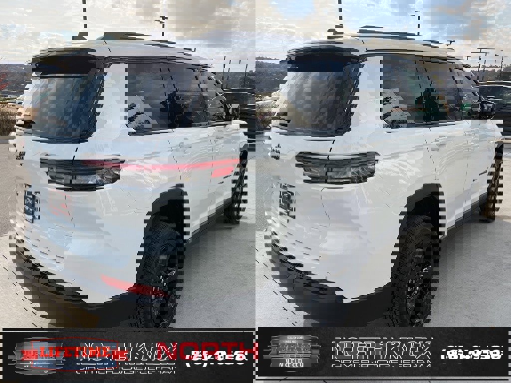 New 2025 Jeep Grand Cherokee L Altitude image 22