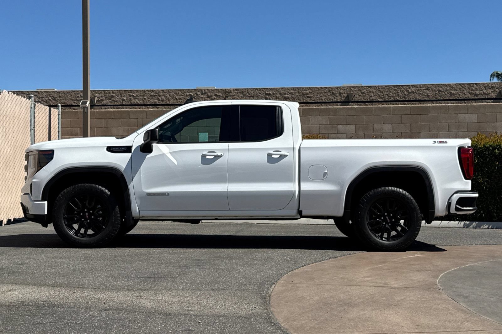 Certified 2023 GMC Sierra 1500 Elevation w/ X31 Off-Road Package AWD/4WD image 7
