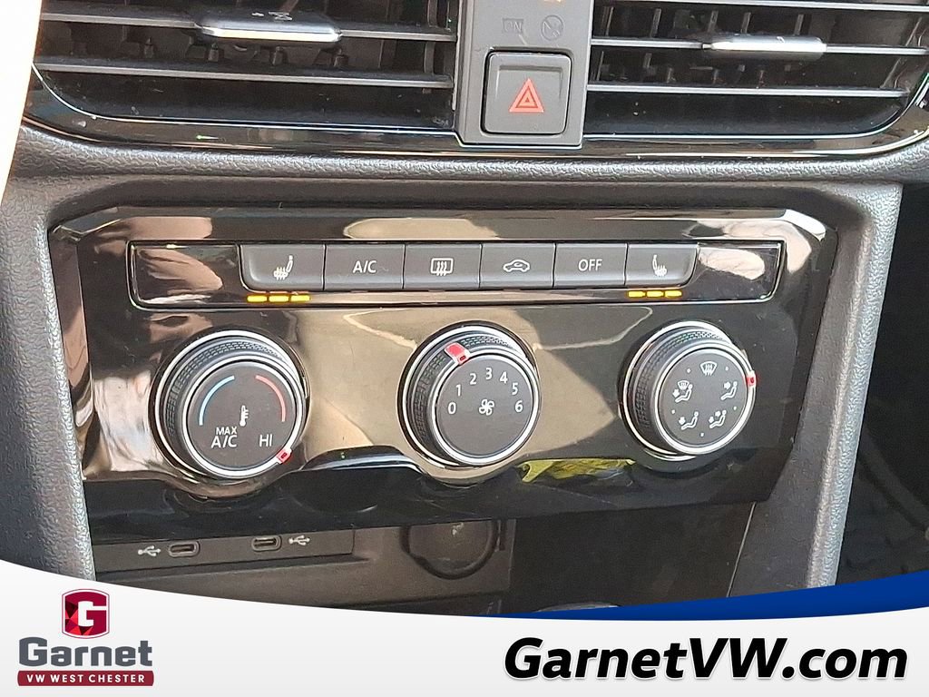 Certified 2023 Volkswagen Taos SE w/ Panoramic Sunroof Package image 16