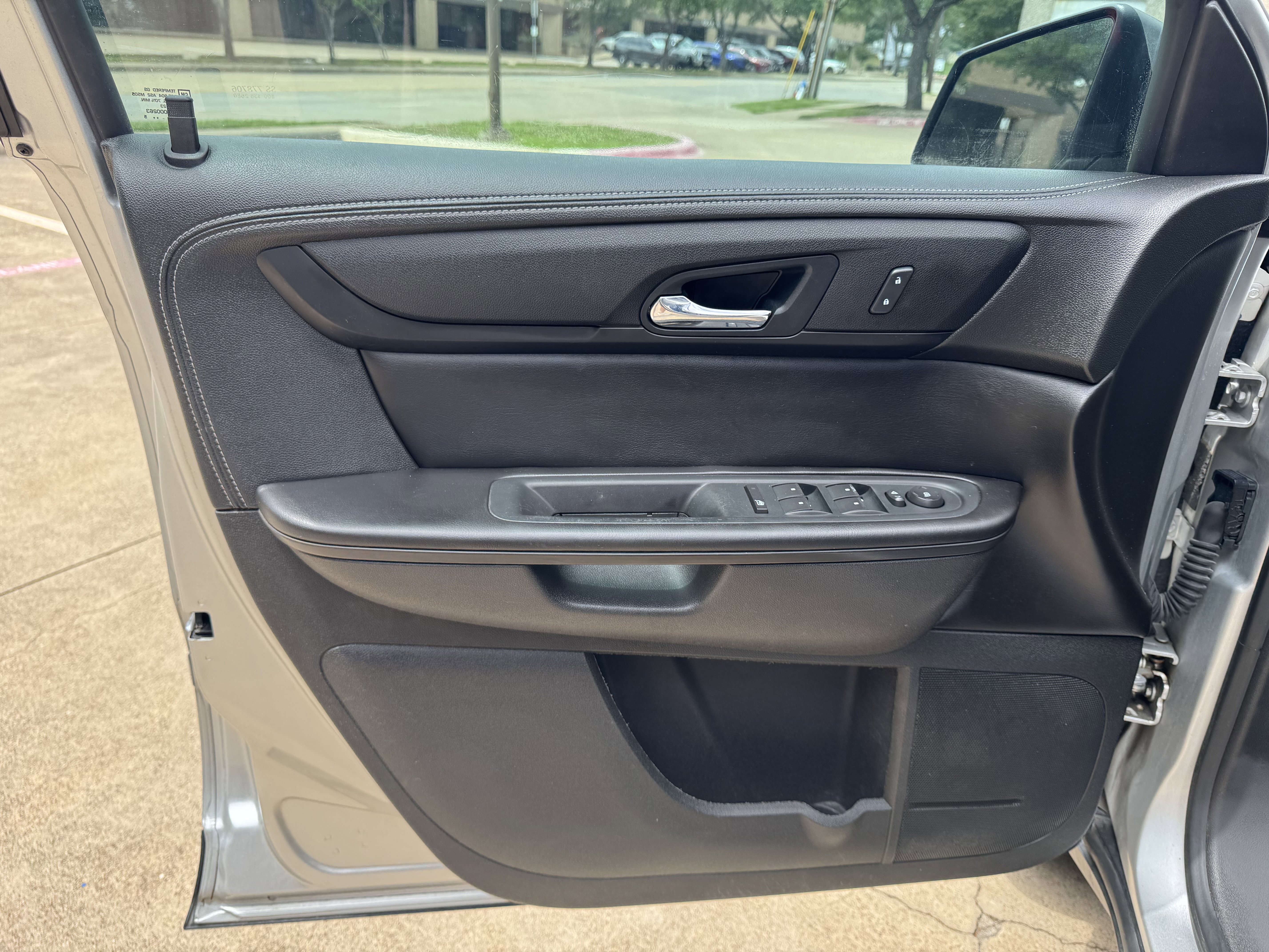 Used 2015 GMC Acadia SLE FWD image 10