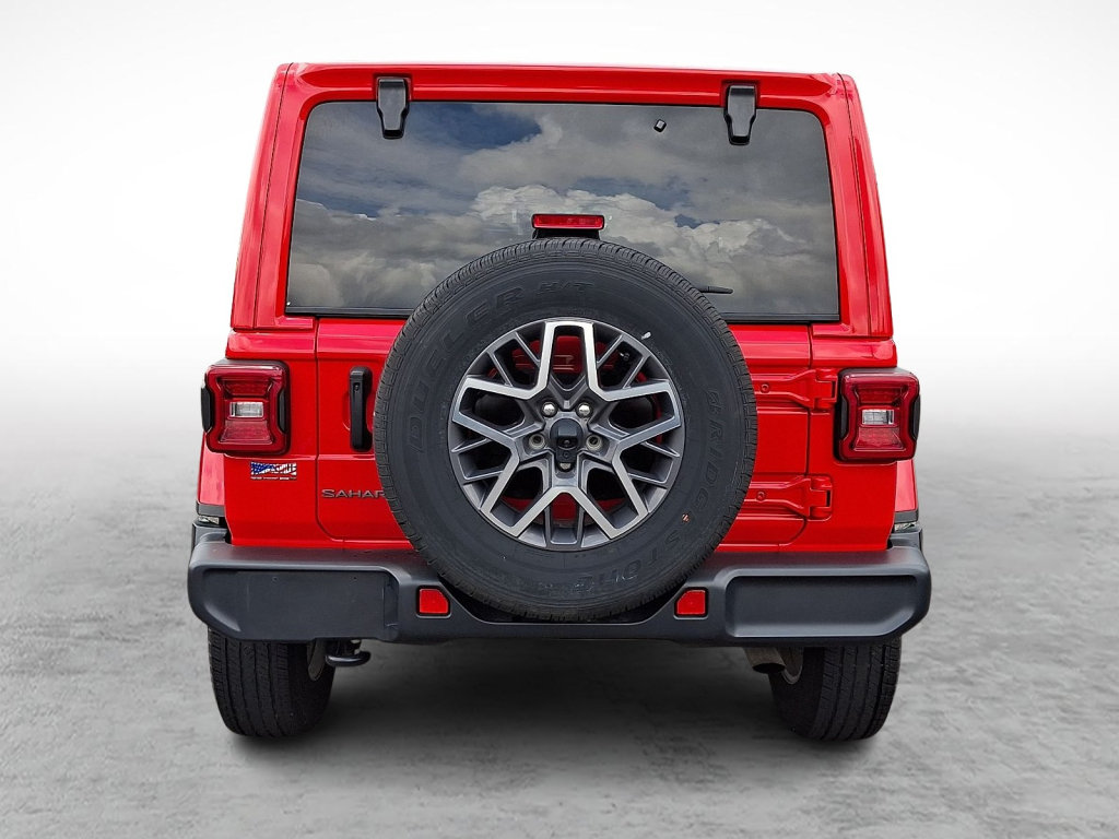 Used 2025 Jeep Wrangler Unlimited Sahara AWD/4WD image 4
