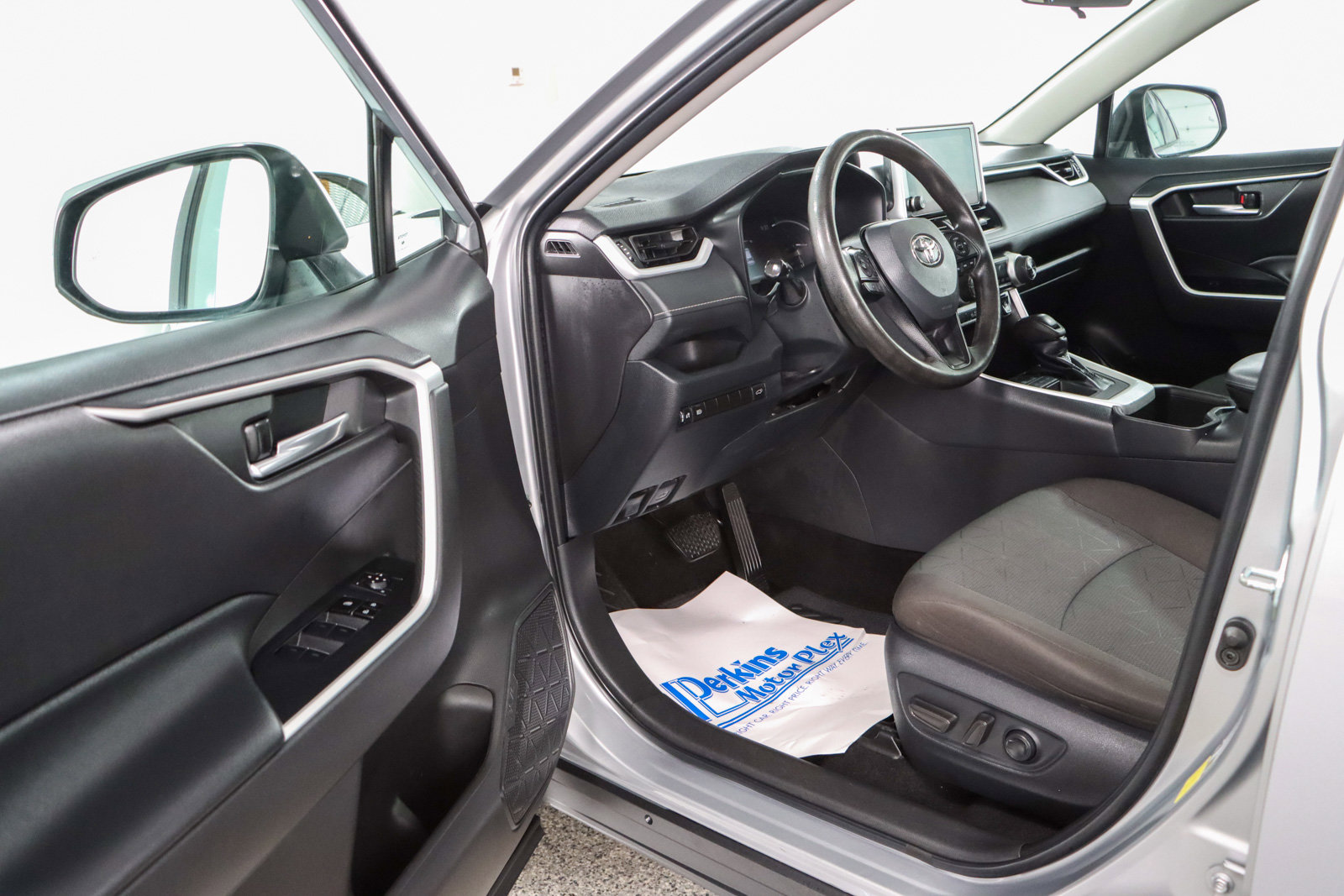 Used 2023 Toyota RAV4 XLE image 3