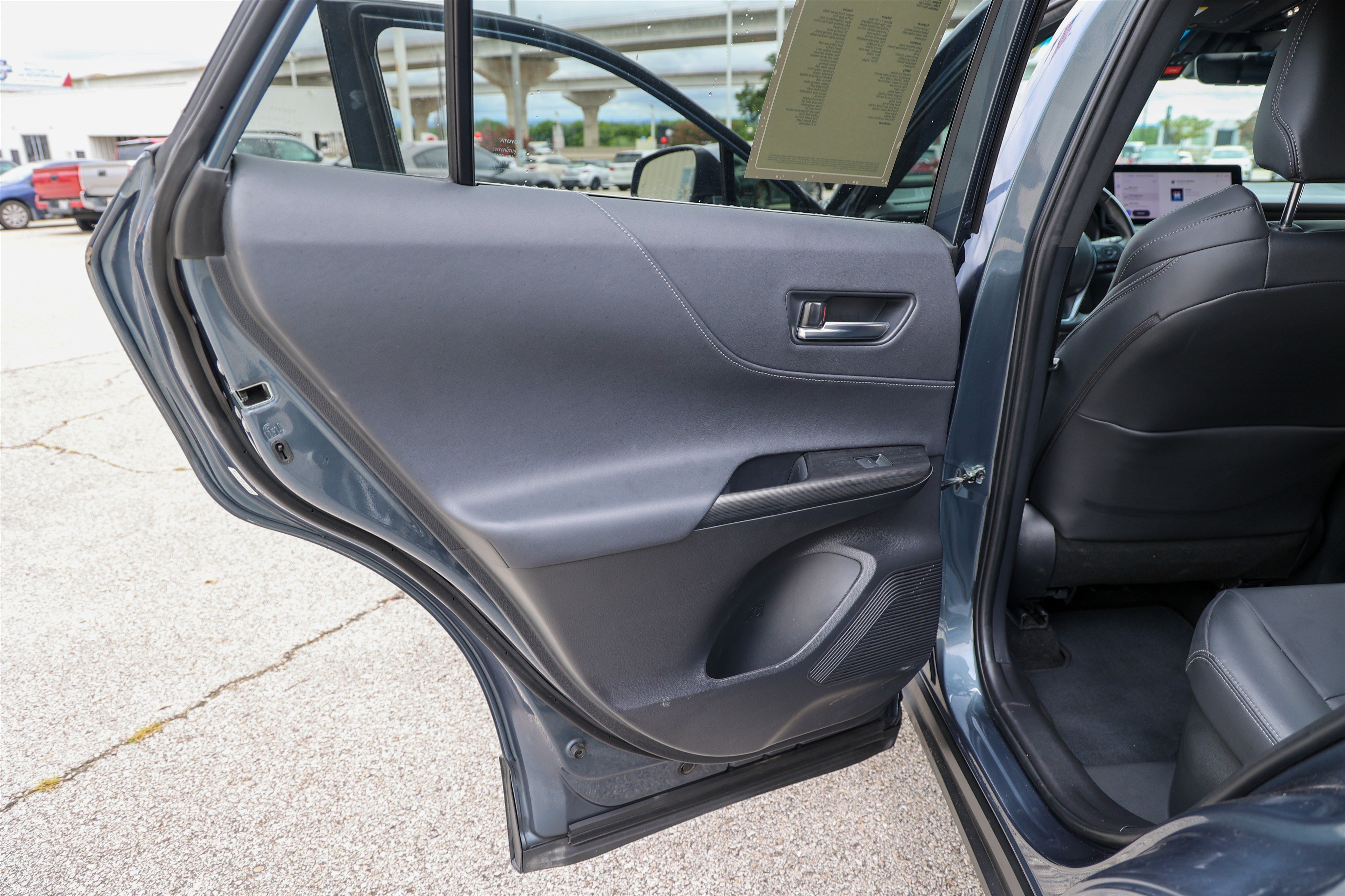Certified 2024 Toyota Venza XLE AWD/4WD image 33