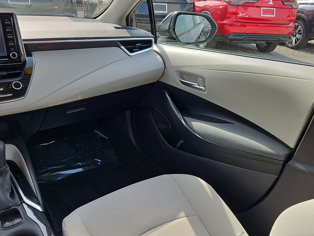 Used 2021 Toyota Corolla LE w/ LE Convenience Package image 11